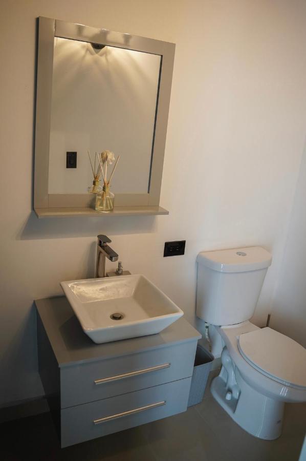 North Breeze Guest House 1 Левіттаун Екстер'єр фото